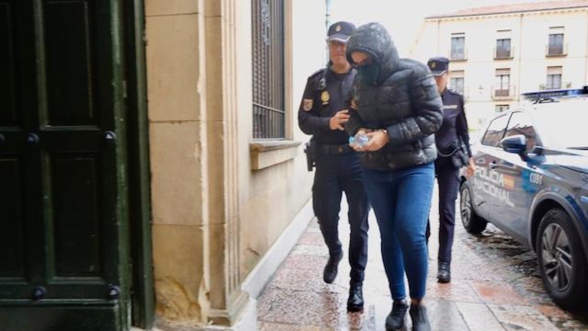 La acusada, a su llegada hoy a la Audiencia.