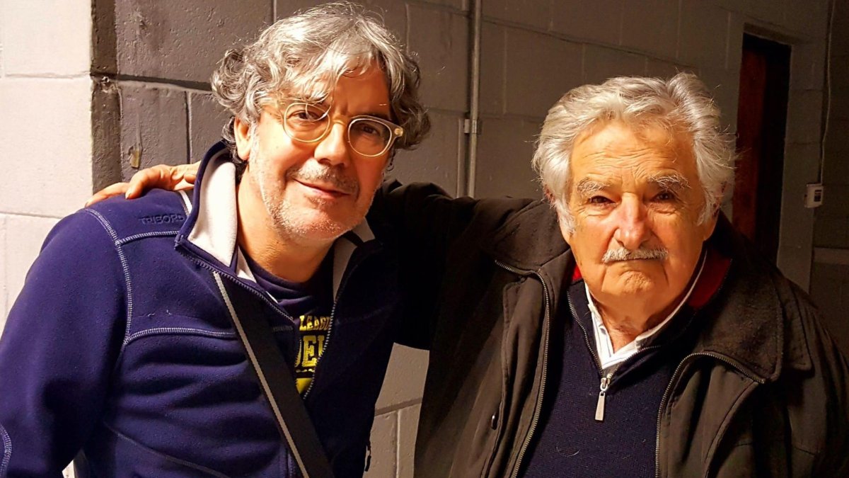 Manuel Félix con Pepe Mújica en Uruguay, un encuentro que se transformó en entrevista