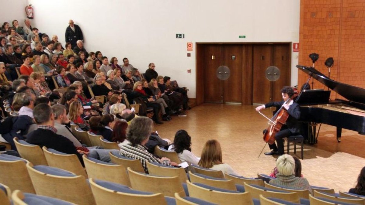 Imagen del concierto que Fermín Villanueva y Mizuki Waki ofrecieron en el Auditorio Ángel Barja.