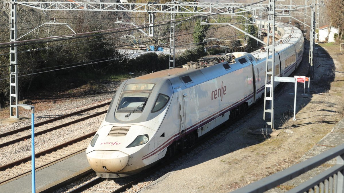 Imagen de archivo de un tren Alvia.