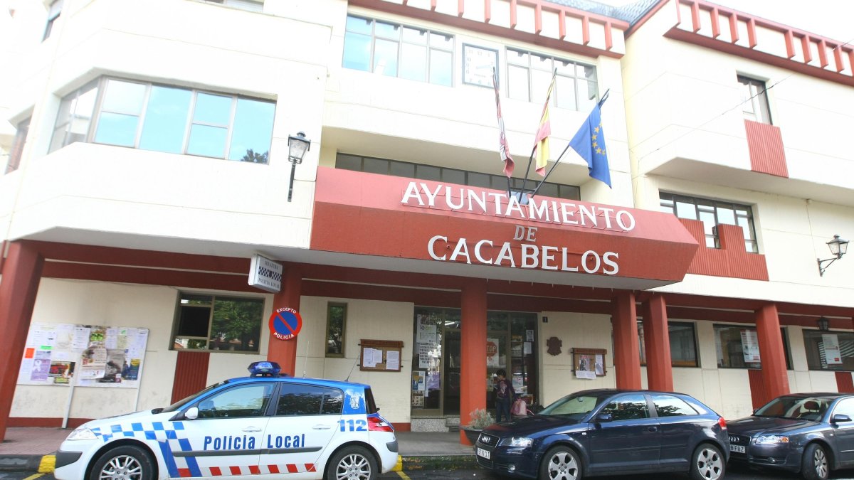 El pp de cacabelos acude a los tribunales tras denunciar en diciembre la existencia de una 'caja b'