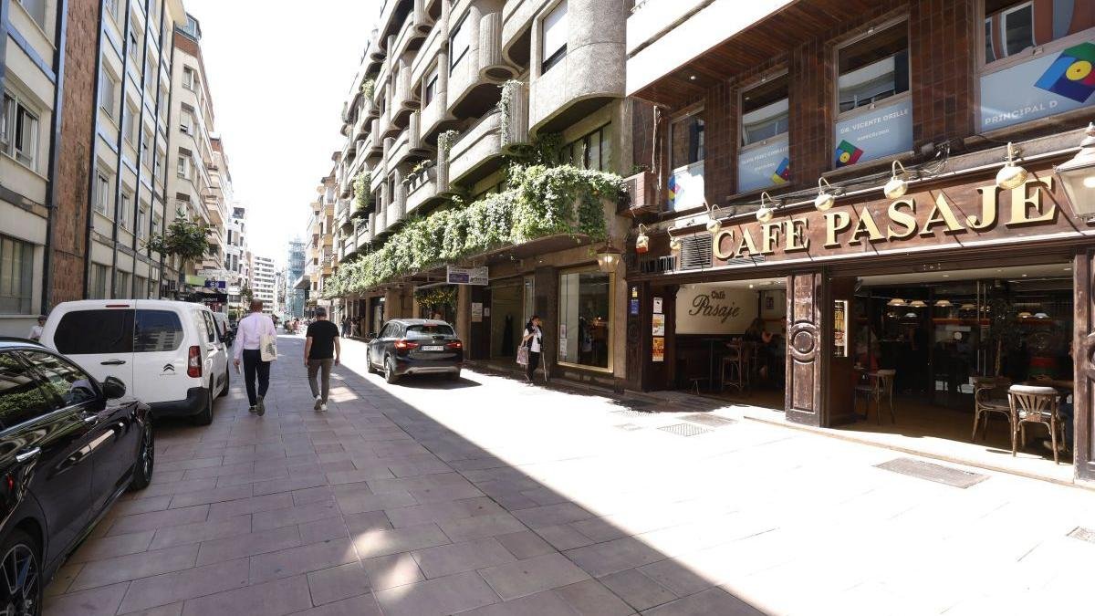 Alfonso V es una de las calles afectadas por las peatonalizaciones en la que se multará.