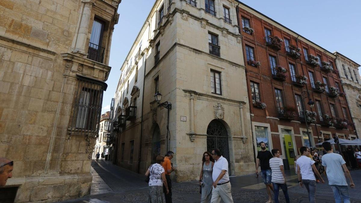 El palacio de los marqueses de Villasinda, en la calle Ancha, esquina con la calle del Cid.