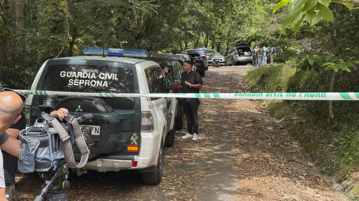 Hallan dos cadáveres dentro de un coche calcinado en campo lameiro (pontevedra)