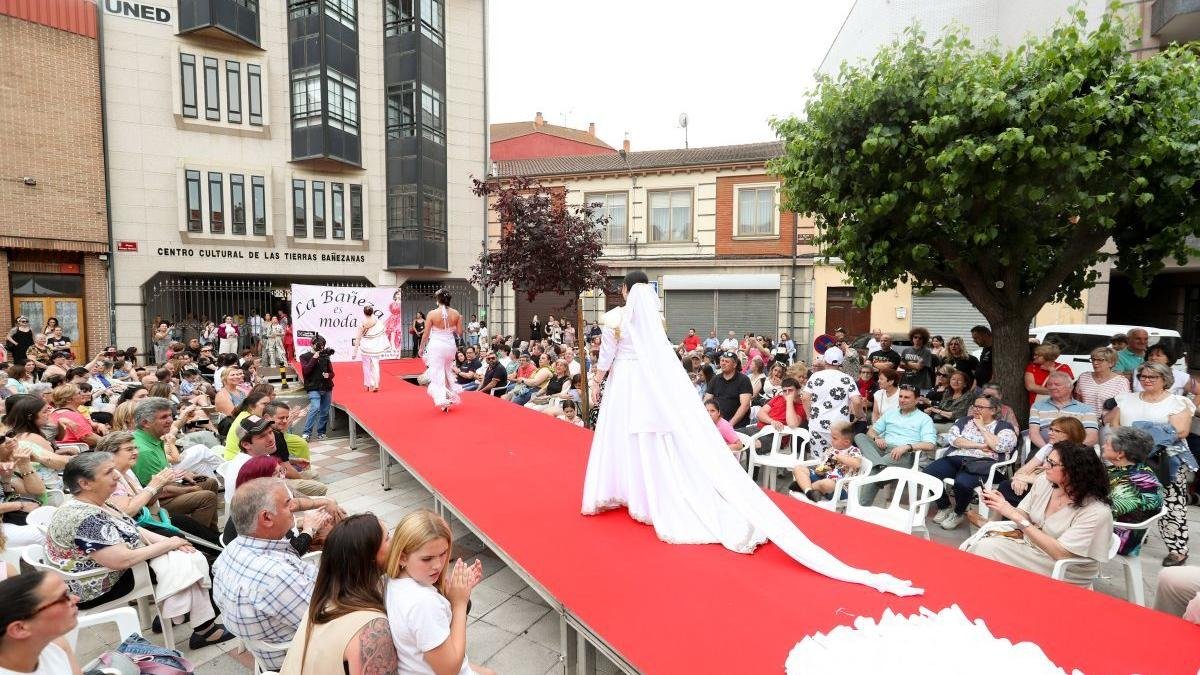 El numeroso público conoció las últimas tendencias que se venden en su ciudad.