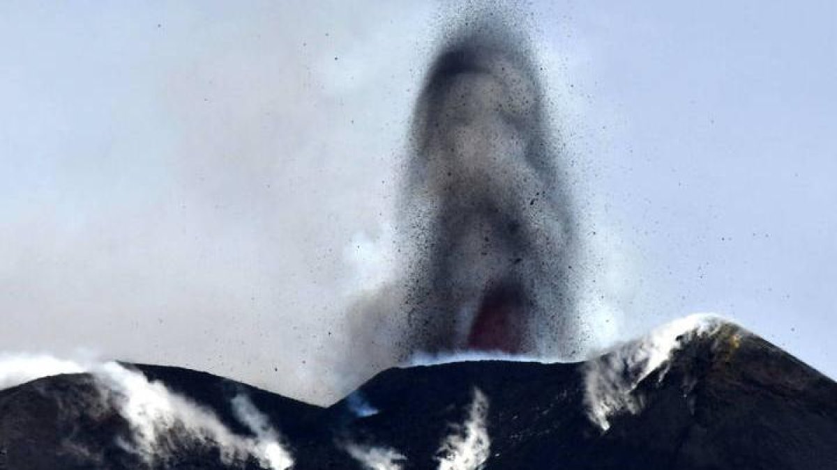El Etna vuelve a desatar su furia