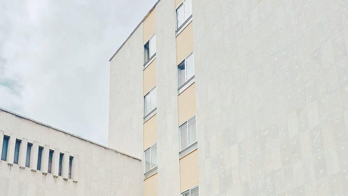 Laura González, con el equipo del Colegio Leonés.