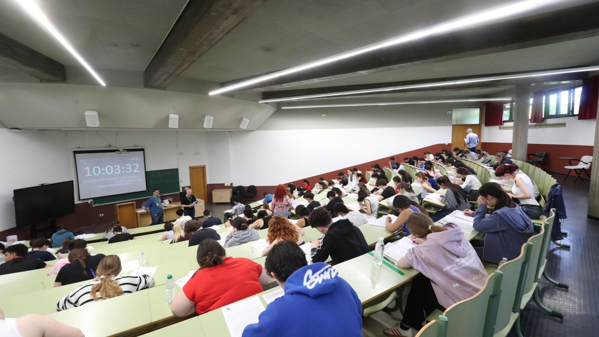 Primeros exámenes de la PAU en la Universidad de León