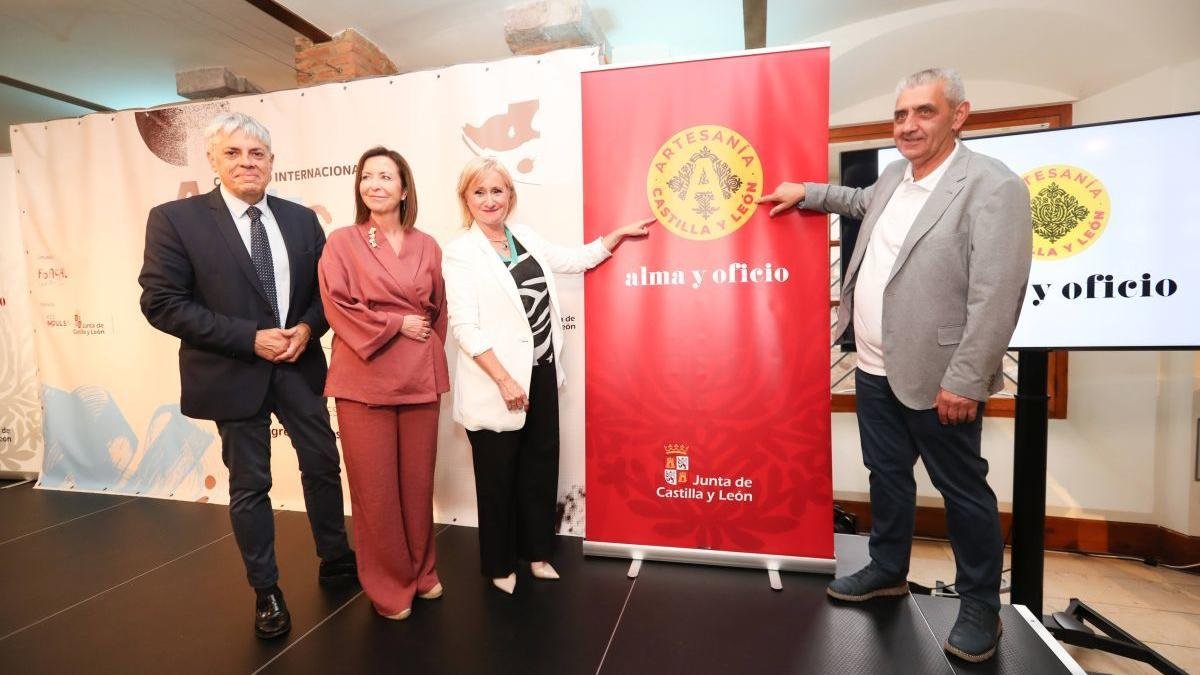 El nuevo distintivo de la Artesanía de Castilla y León, presentado ayer, lleva el lema 'Alma y oficio'.
