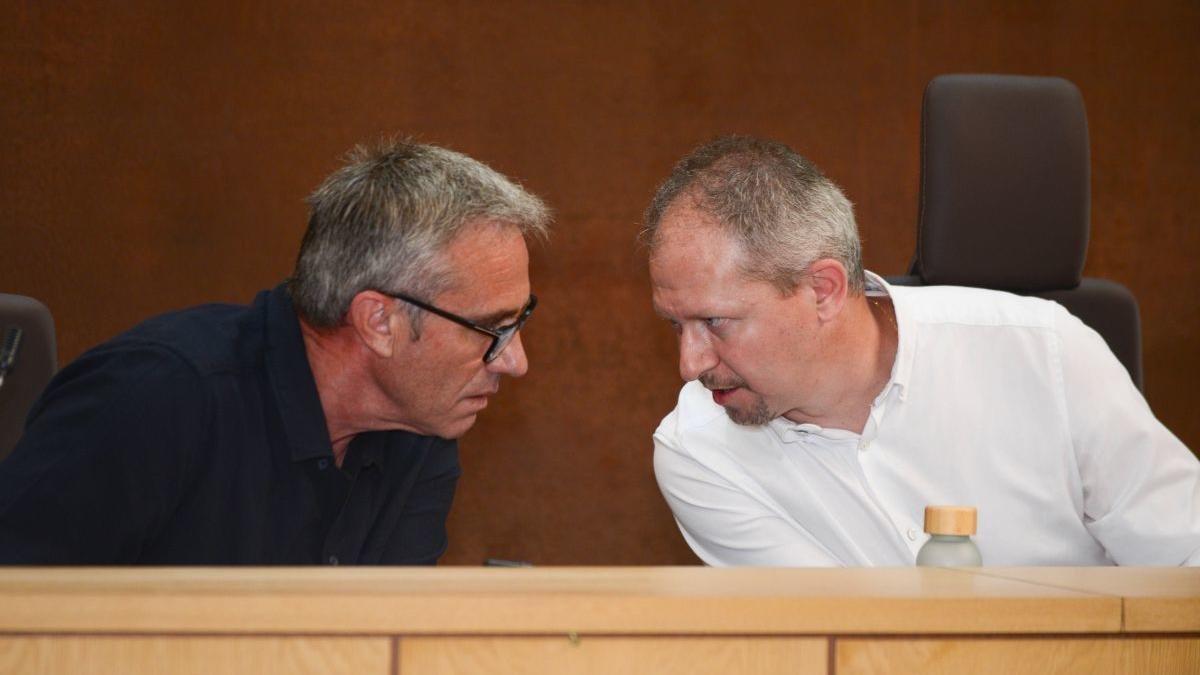 Vicente Álvarez y Jorge Pérez, en el pleno de ayer en Villaquilambre.