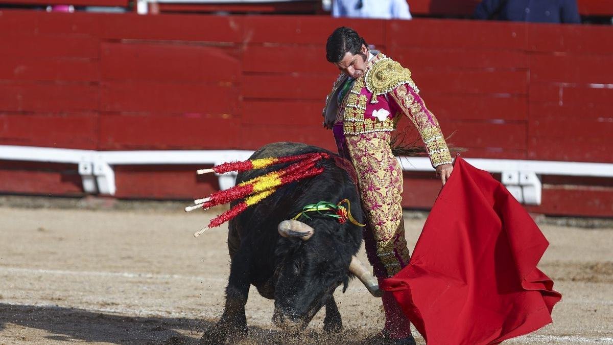 Morante de la Puebla abre esta tarde el paseíllo en la plaza del Parque.