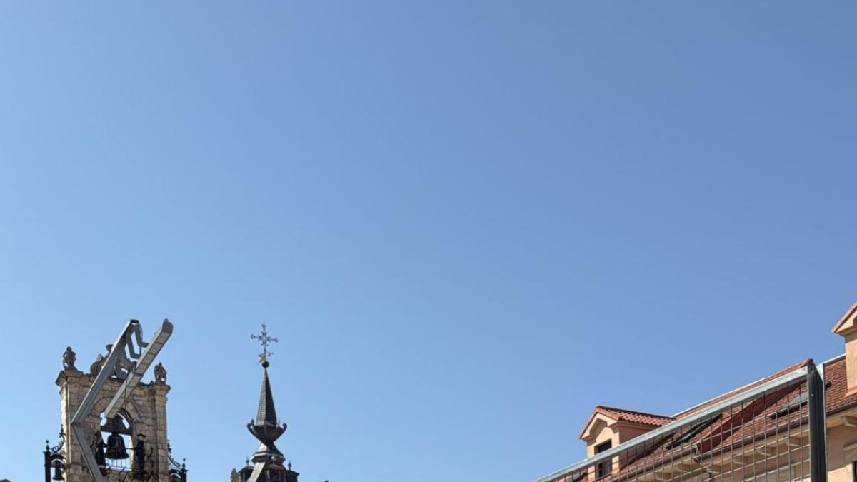 Montaje de pistas en la plaza Mayor de Astorga.
