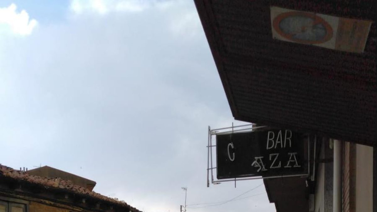 Los Bomberos de la Diputación achican agua en varios pueblos tras el temporal.