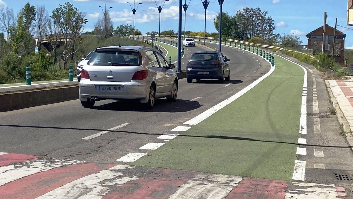 Adif anunció en junio que haría la acera de Azorín que hizo en mayo el Ayuntamiento.