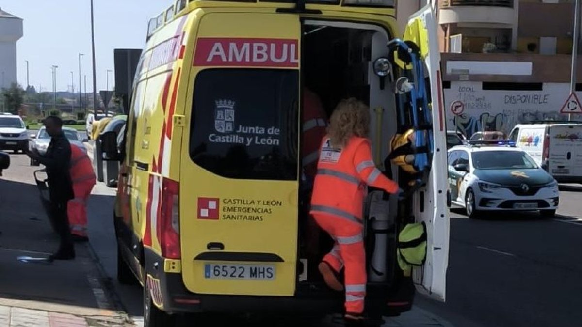 Herido un motorista de 30 años tras sufrir una caída en Santa Colomba de Curueño