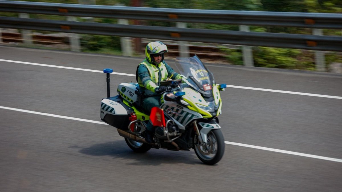 La Unidad de Movilidad y Seguridad de la Guardia Civil “Dámaso Guillén” para la Vuelta Ciclista a España 2025 recorre las carreteras de León