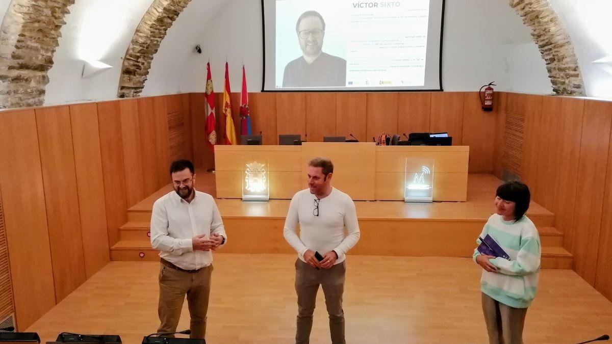 Un momento de la apertura del curso a las empresas hosteleras en el Museo de la Radio.