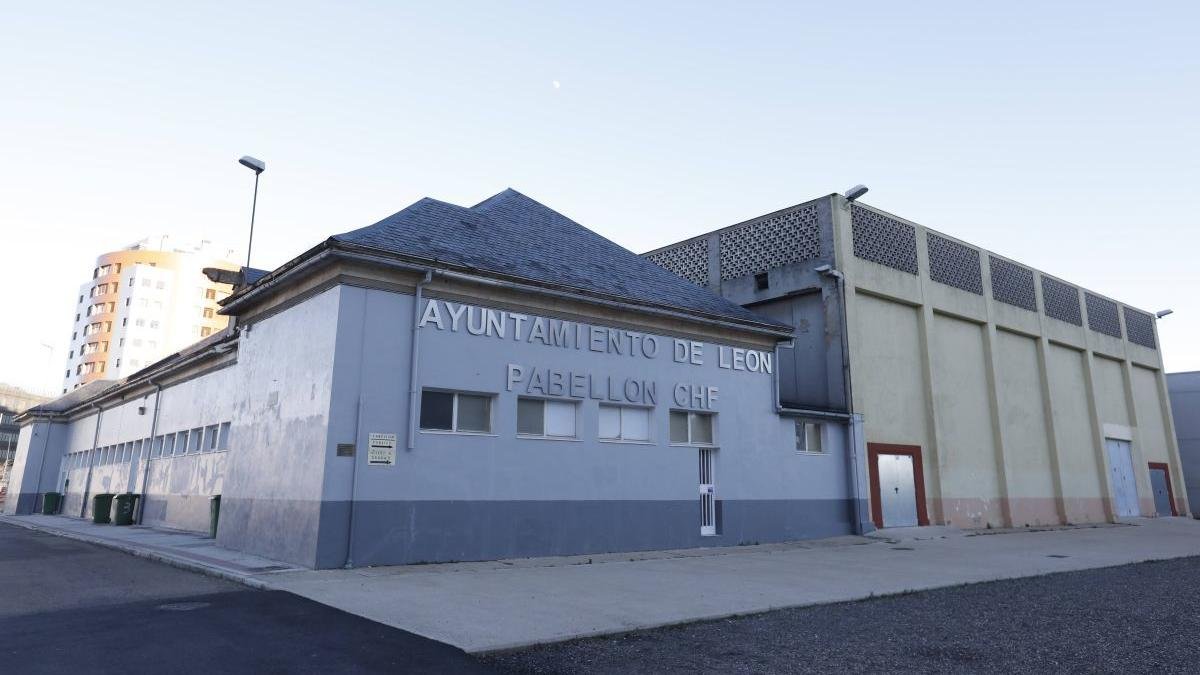 Una de las obras servirá para renovar los aseos del pabellón del CHF.