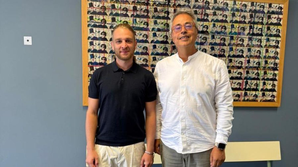 Los dos investigadores Víctor Fernández y Alfonso Fernández Manso.