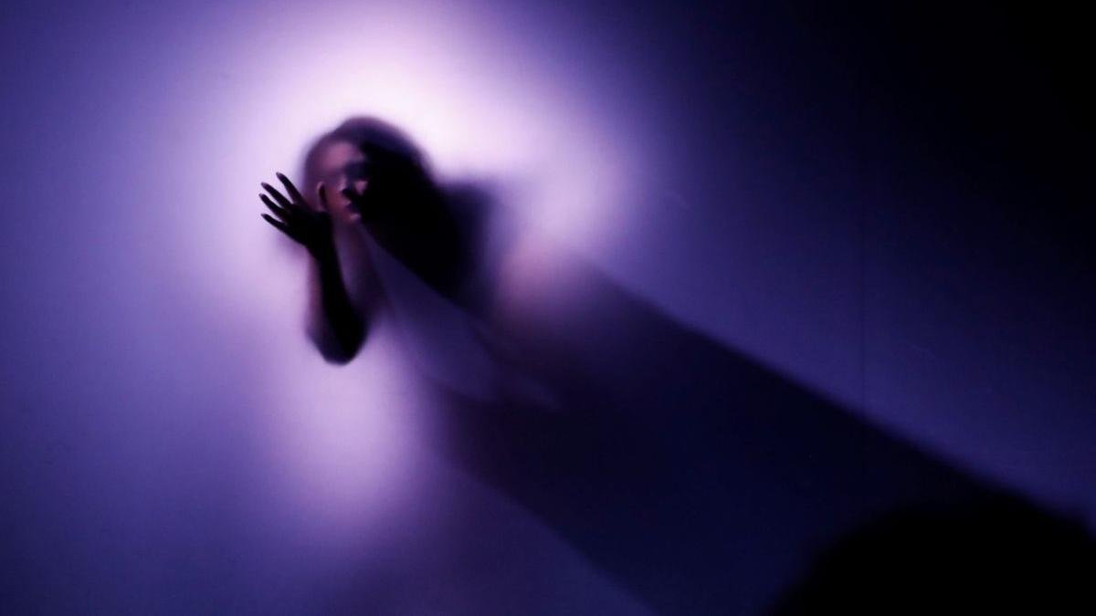 Performance de un acto contra la violencia de género.