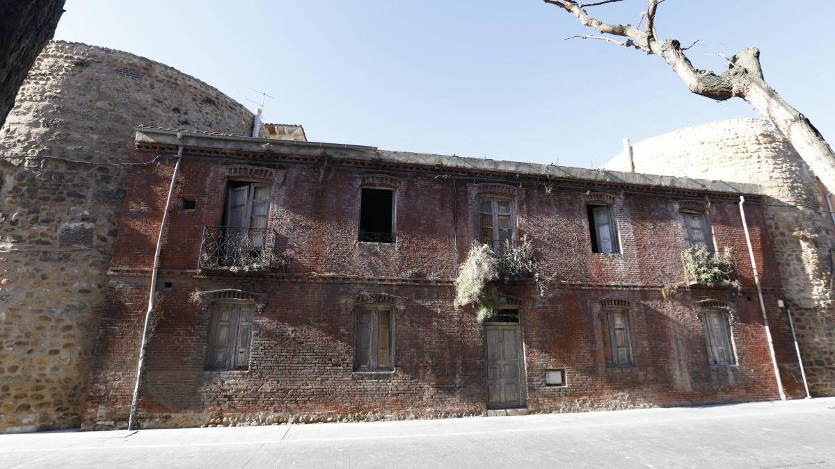 Inmueble del número 9 de la carretera de Los Cubos.