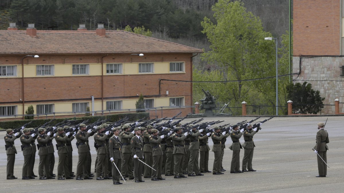 Militares del Mando de Artillería de Campaña durante un acto en Conde de Gazola.