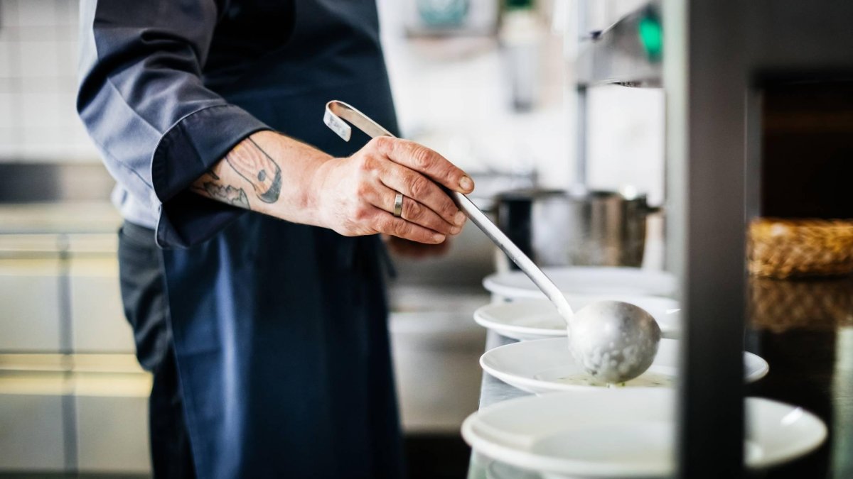 Un gesto cotidiano en las cocinas leonesas: servir un plato caliente que hoy es viral sin que muchos sepan por qué