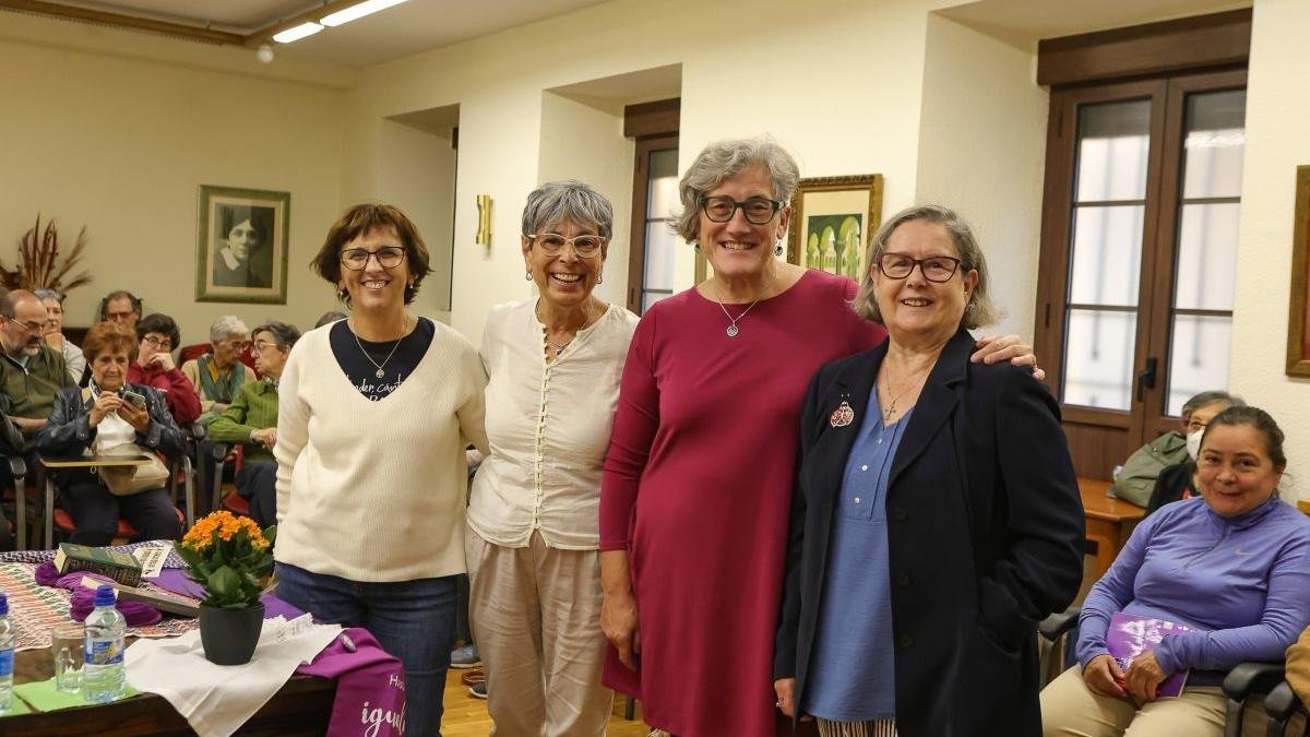 Evelia López Muñoz, Pepa Moleón Caro, Marisa Vidal Collazo y Mari Carme Turnes Negreira.