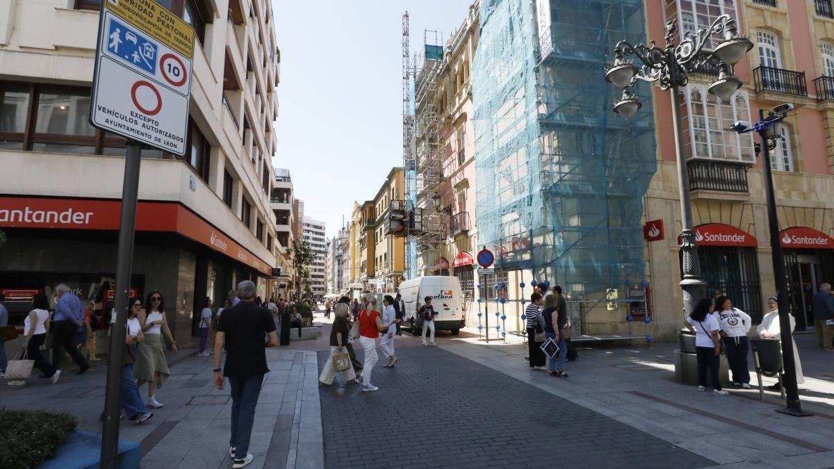 Gil y Carrasco entra dentro de las nuevas calles peatonalizadas de la ZBE.
