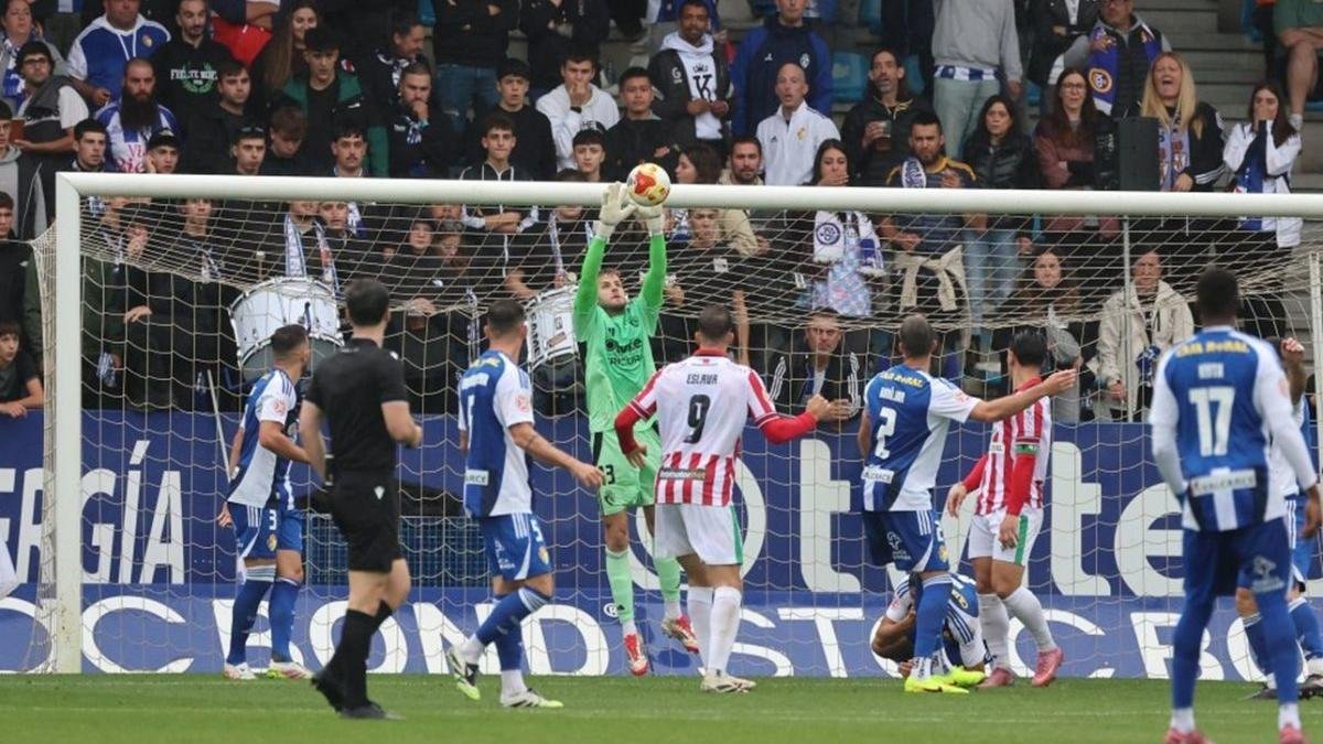 Álvaro Jiménez sólo ha recibido un gol en los cuatro partidos que ha disputado.