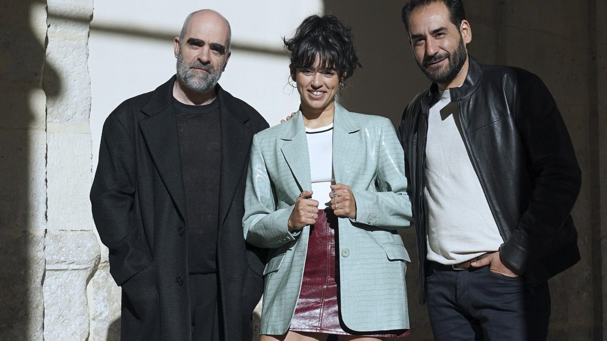 Los actores de la película 'Golpes' Luis Tosar (i), Teresa Garzón (c) y Jesús Carroza (i).
