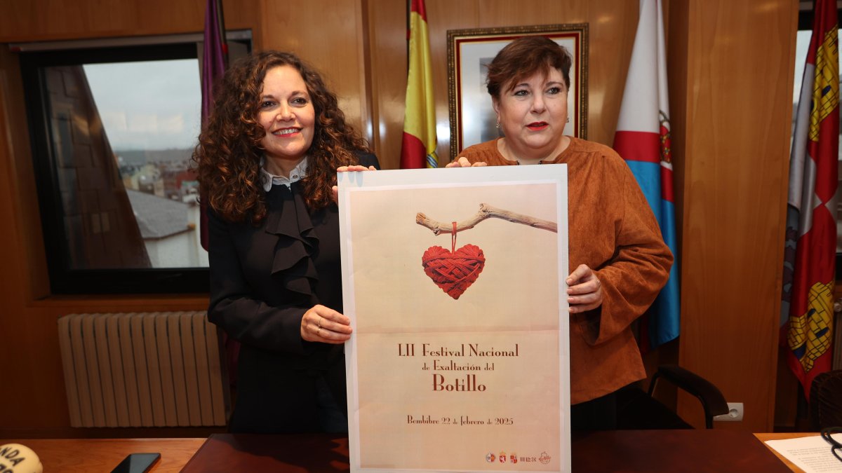 Silvia Cao, alcaldesa de Bembibre, presenta el Festival del Botillo de 2025.