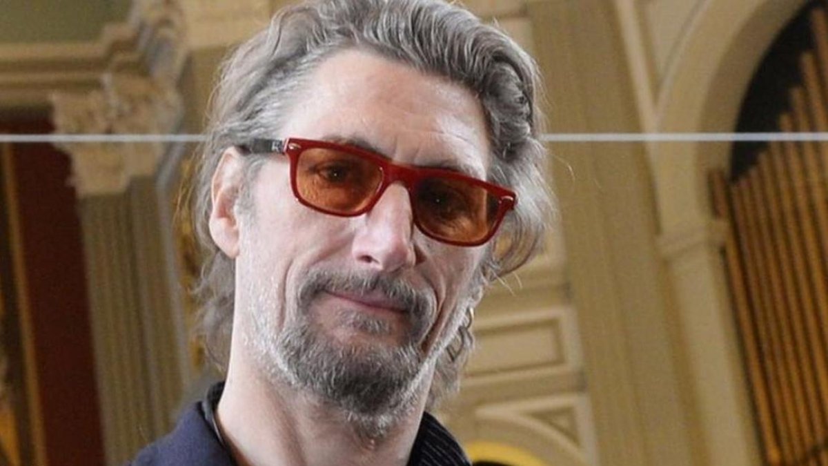 El polifacético Nick Reynolds, director, músico, escultor e hijo de un ladrón legendario.