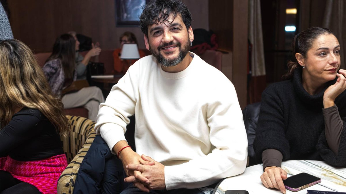 Fran Perea asiste a la presentación del libro #Yosostenido de Víctor Elías en Recoletos Jazz, Madrid