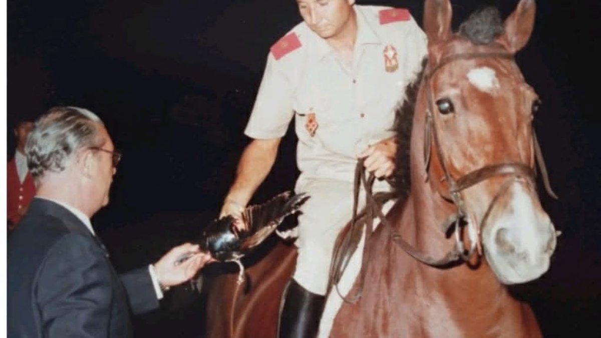 Juan Carretero, Coronel de Caballería y amantes de los caballos.