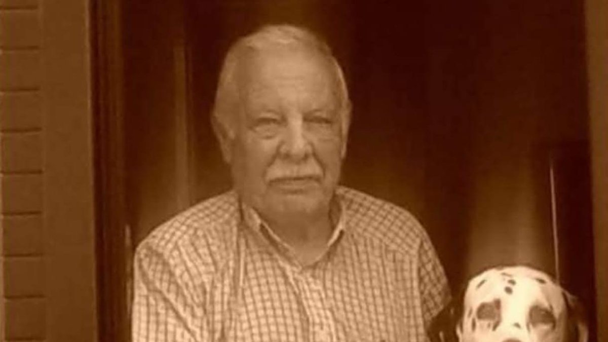 Manuel de Andrés con uno de sus queridos perretes.