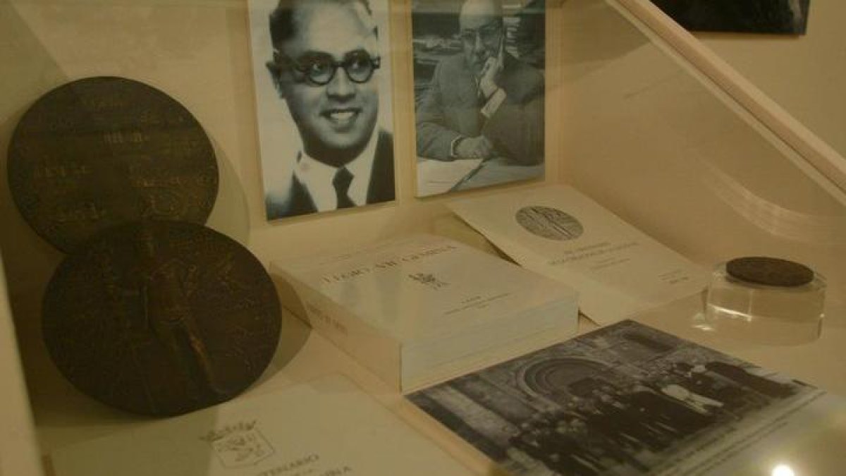 El Museo de León organizó una exposición en homenaje al investigador Antonio García y Bellido, padre del genetista fallecido.