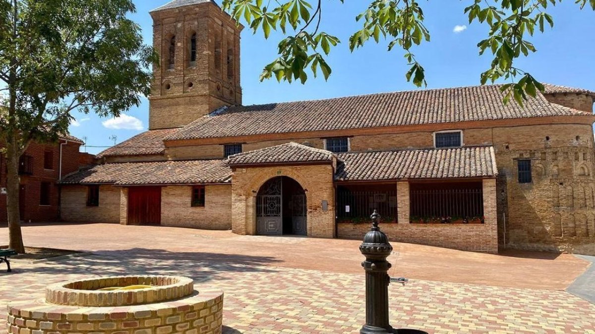 Iglesia de Gordaliza, uno de los lugares por los que discurre la ruta de los retablos.