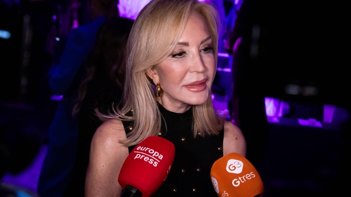 Carmen Lomana, en una de sus habituales apariciones públicas, donde combina elegancia y criterio estético.