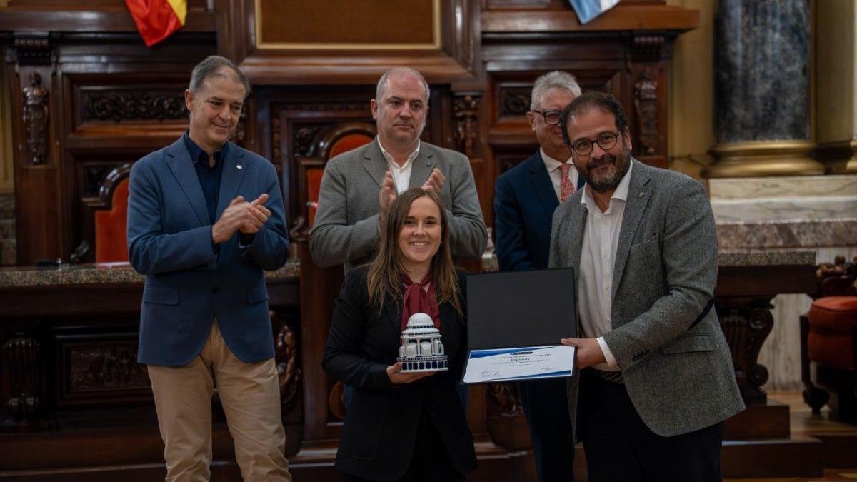 Jennifer García recoge el galardón por su trabajo de divulgación en la misión Hypatia II.