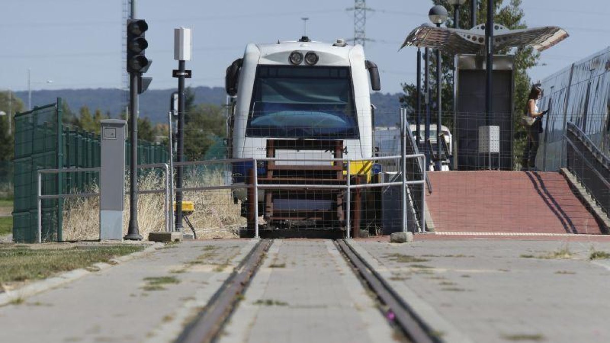 El tren lleva encallado en La Asunción 14 años.