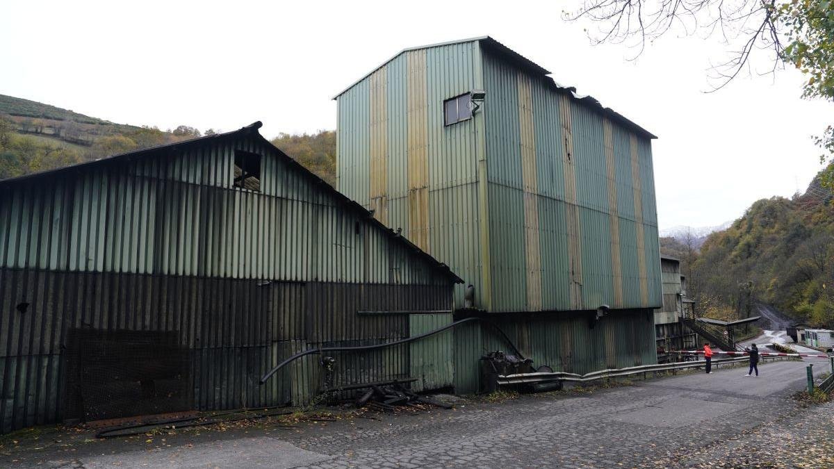 Las naves de la mina TYC Narcea, al día siguiente del accidente mortal.