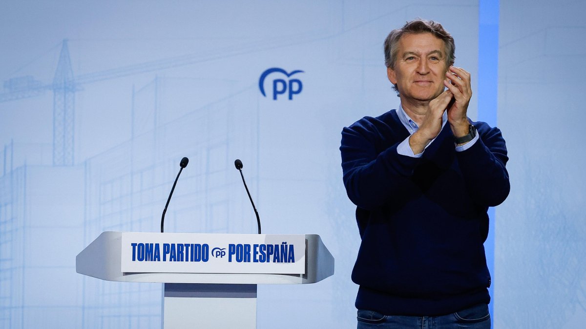 El presidente del Partido Popular, Alberto Núñez Feijóo, durante la segunda jornada del II Foro de las Grandes Ciudades del PP, en Fórum Evolución, a 29 de noviembre de 2025, en Burgos.