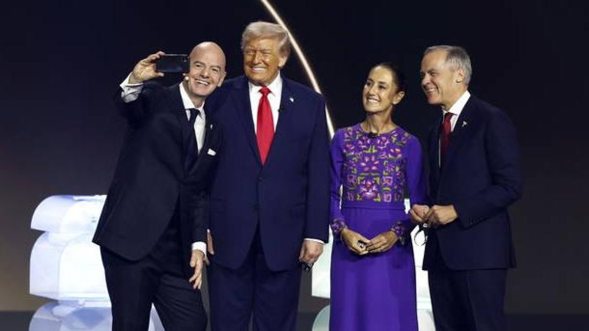 Trump y su sempiterna sonrisa, tras recibir el premio.