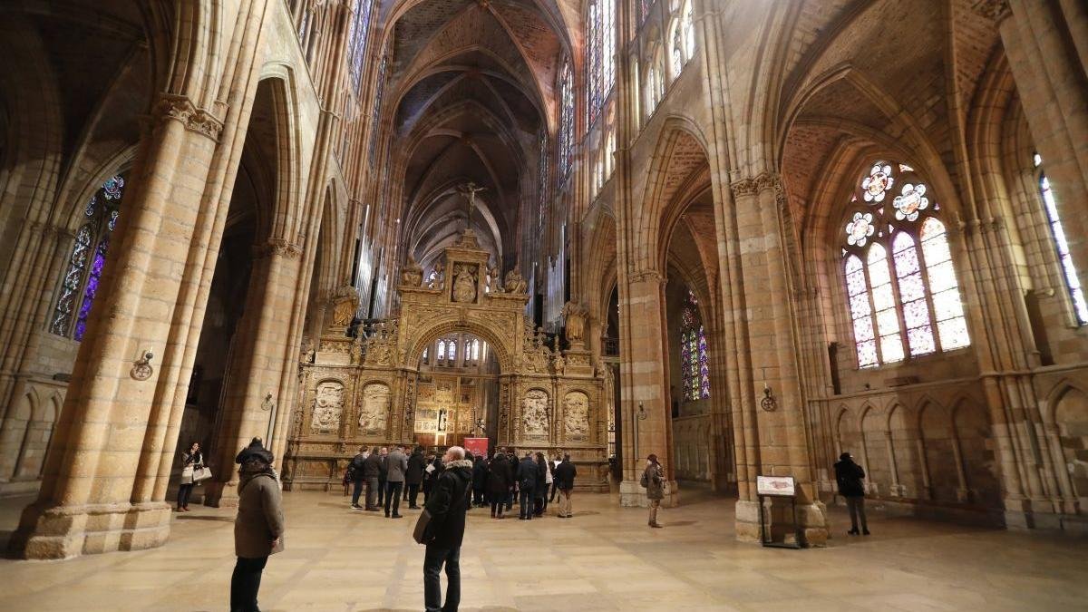 La entrada que pagan los visitantes a la Catedral sirve para sufragar el mantenimiento del templo y algunas restauraciones.