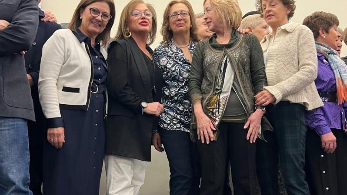 Parte de los homenajeados por el Ayuntamiento de León.