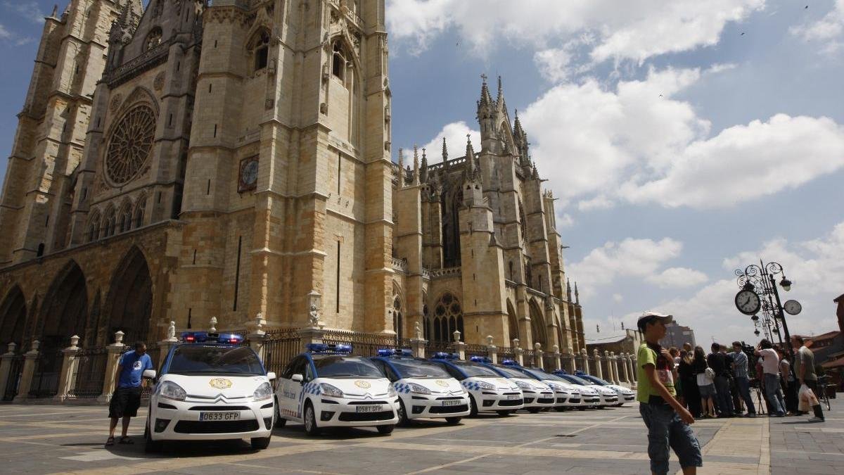 Imagen de archivo de la presentación de una patrulla de vehículos de la Policía Local.