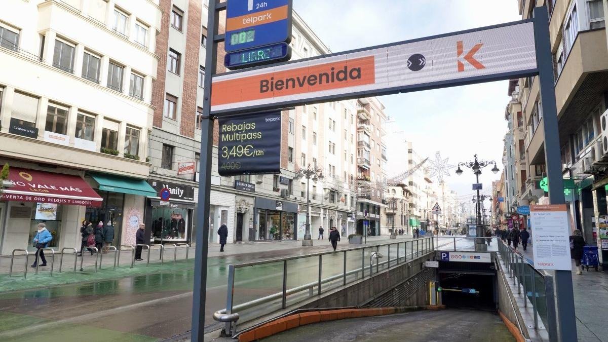 Boca del aparcamiento de Ordoño II.