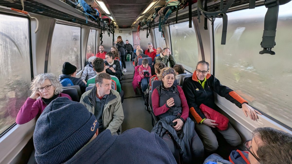 Los montañeros del Club Yordas se suman a las movilizaciones por Feve.