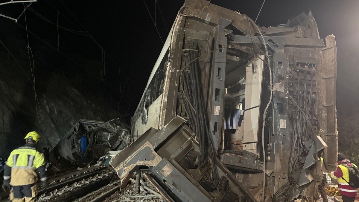 Uno de los dos trenes que han descarrilado a la altura de Adamuz.
